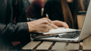 Oportunidades freelancer: como complementar a renda e ganhar experiência